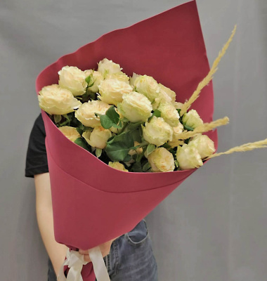 Букет из кустовых пионовидных роз кремового цвета N 47529