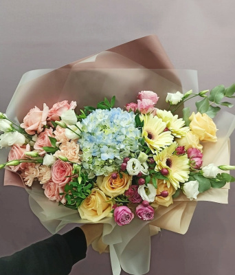 х Букет "Венеция" из кустовой и эквадорской розы, эустомы, гортензии и диантуса. 25400