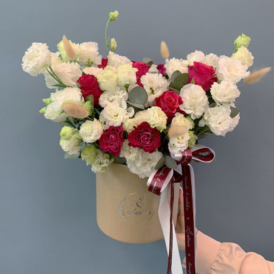 Коробка с розами и эустомой N 67000