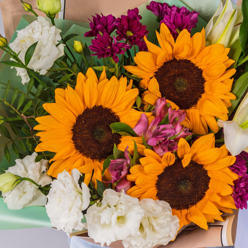 Букет с подсолнухами и лилиями арт. 52963Дв