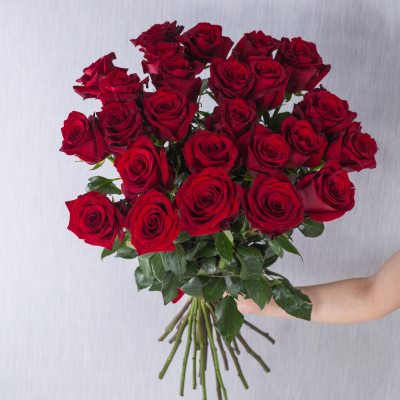 Букет из 25 Красных роз 60 см 7305
