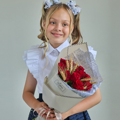 Букет 11 роз Кения с колосьями N 84333