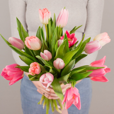 Букет из 15 розовых тюльпанов МИКС 28774
