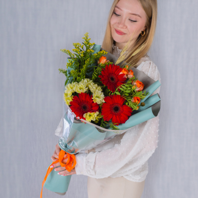 Букет "Осенний уют" с герберой, кустовой хризантемой и розой N 38376