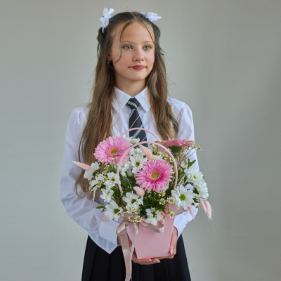 Сумочка с герберами и хризантемой ромашка N 84595